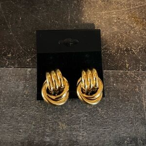 Elegant Gold Trifari clip  Earrings